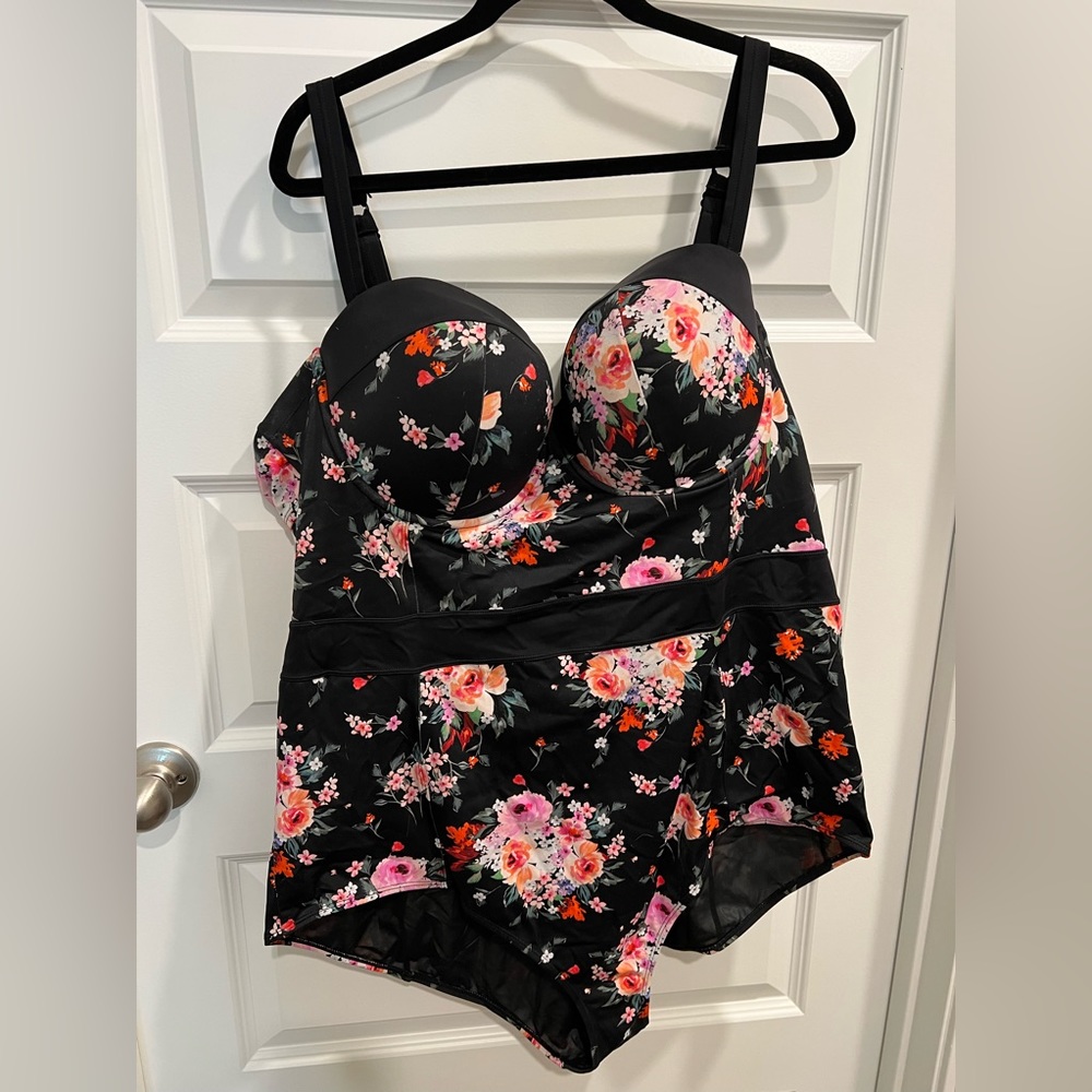 Torrid Size 5 One Piece Bathing Suit Black With Flowers